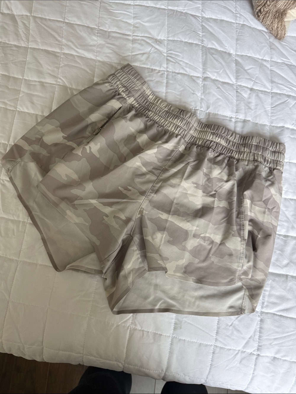Athleta 3” Hustle Short Camo - Women’s Small